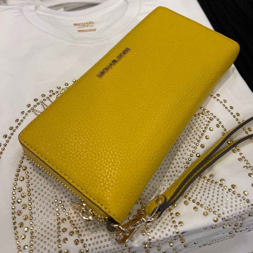 MICHAEL KORS Jet Set Travel Lg Continental Wristlet Phone Holder Wallet
Honey